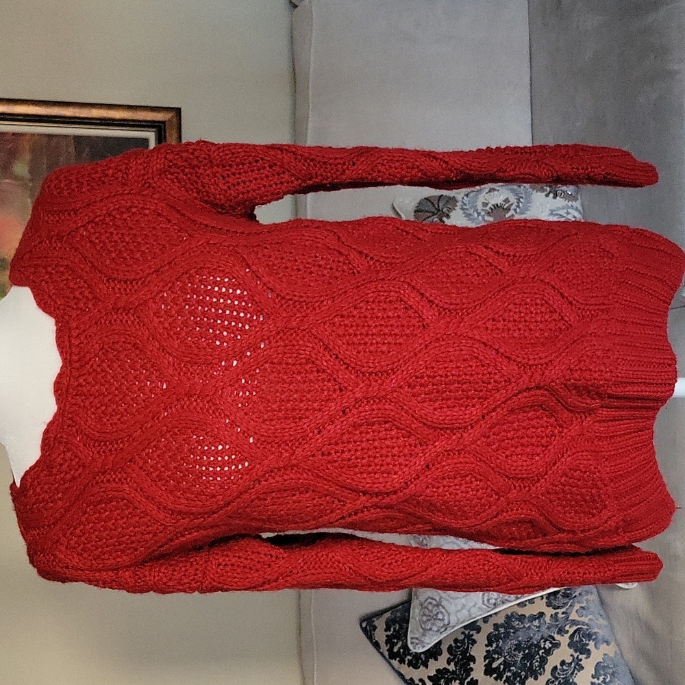 Roeyshouse modern yet classic Sweater
